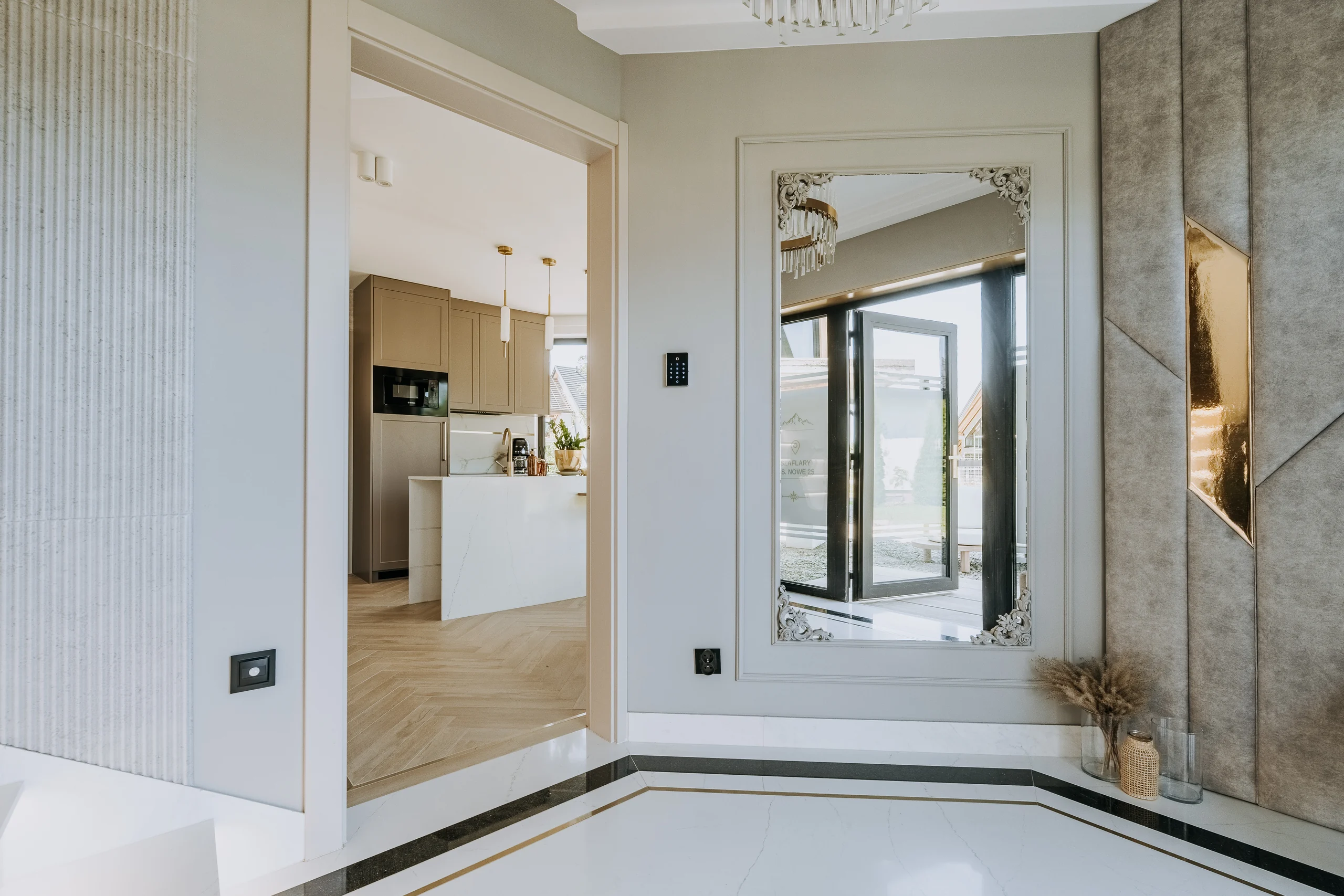 Jasny przedpokój apartamentu London