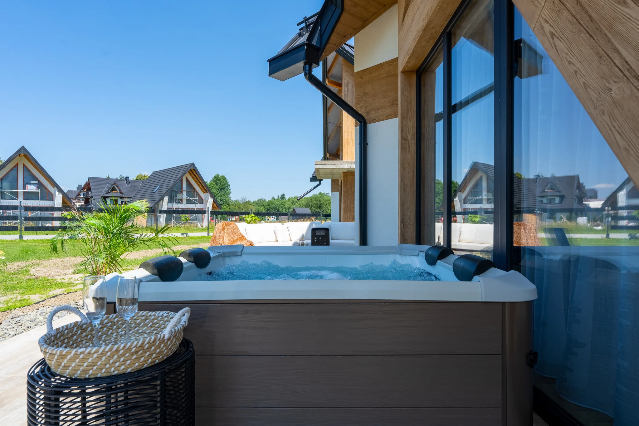 jacuzzi-przy-apartamencie-w-szaflarach